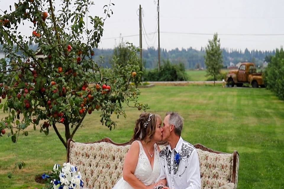 Hitchin Post Wedding kiss