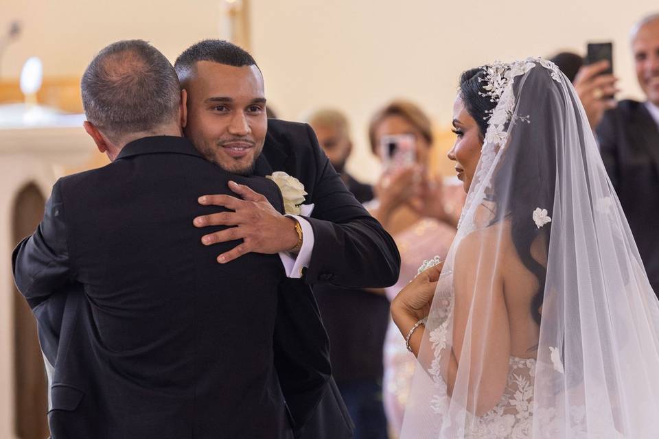 Bride smiling before the cerem
