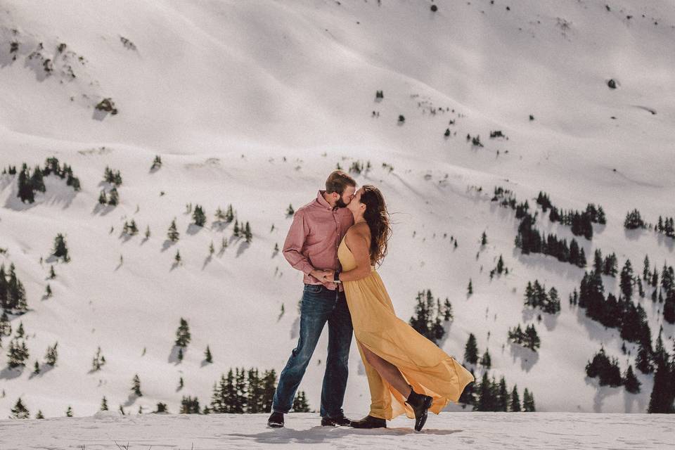 Kissing on the snowy mountain
