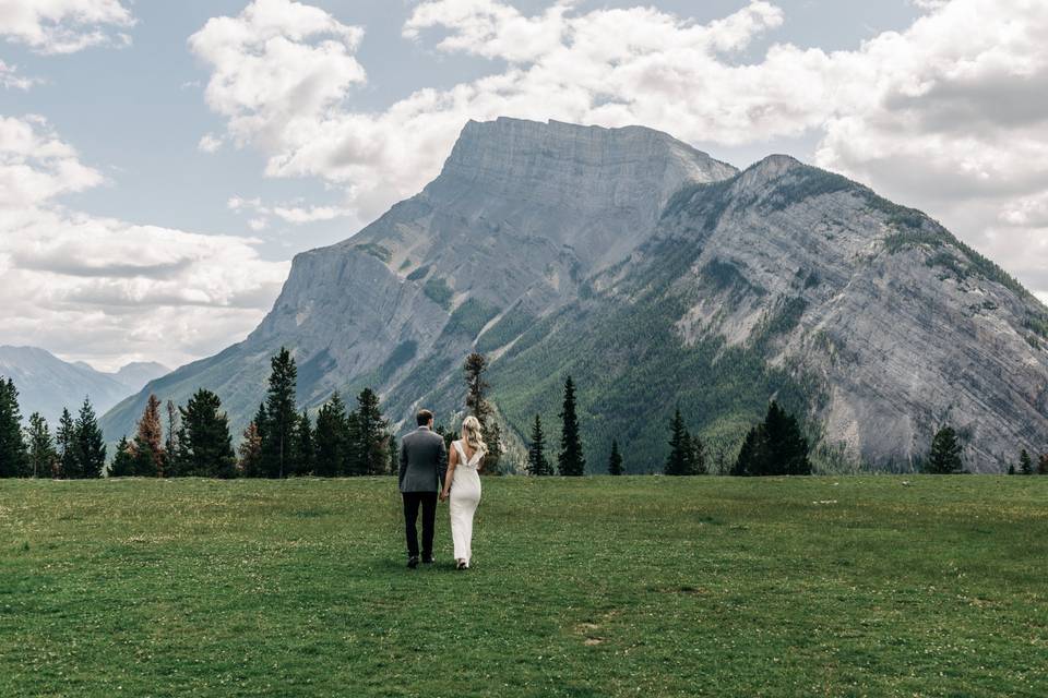 Gazing to the mountaintop