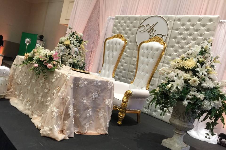 Honor table set chairs and bac