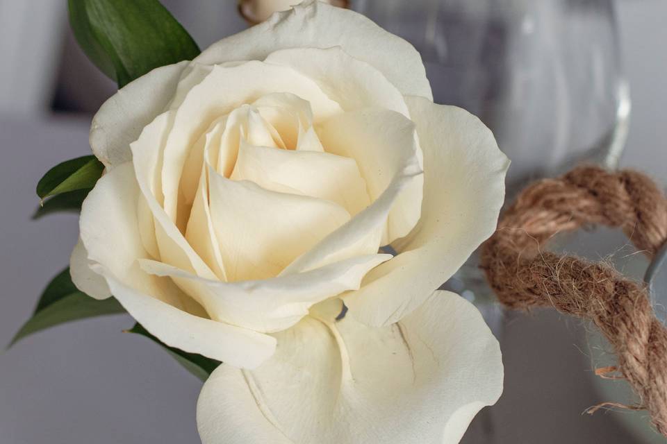 White rose & candles decor