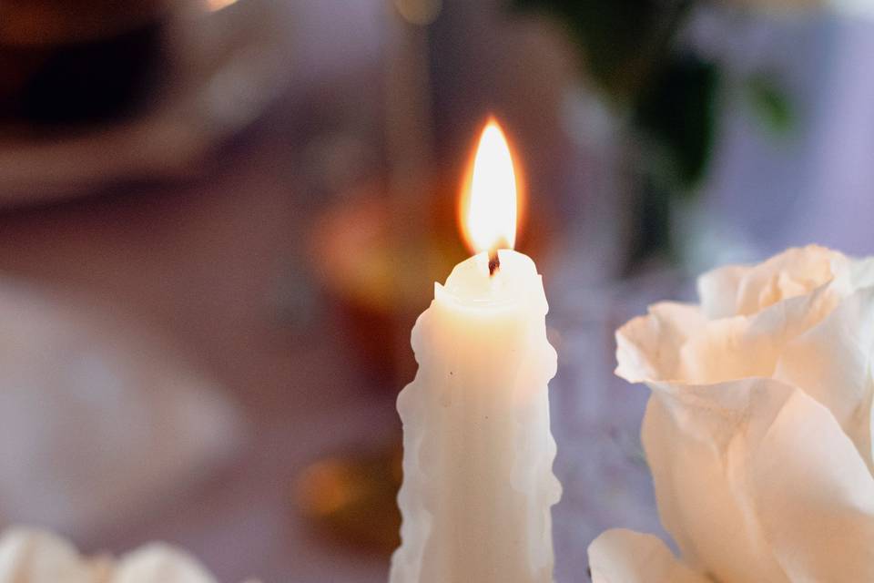 White rose & candles decor