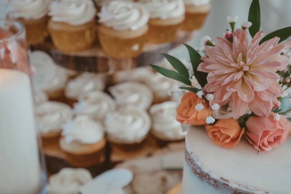 Naked cake with fresh florals