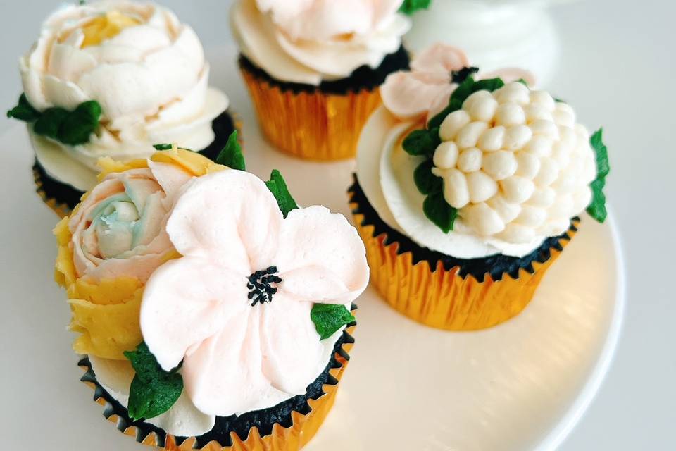 Petal-piped cupcakes