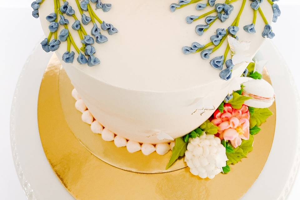 Buttercream petal-piped