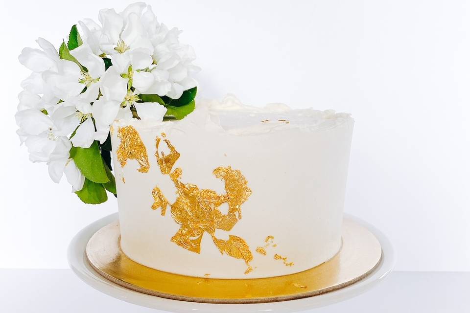 Buttercream, gold & blossoms