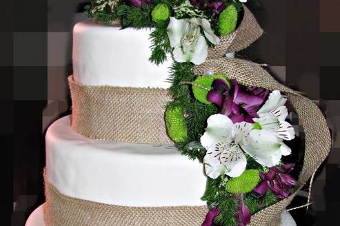Brasil Flower wedding cake - Decorated Cake by Ruth - - CakesDecor