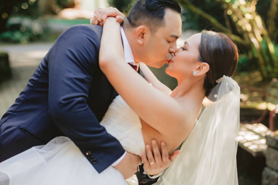 Couple dip and kiss