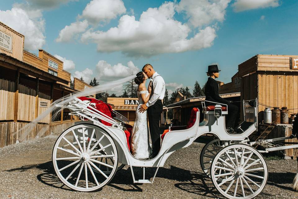 Loft Country Weddings & Carriages