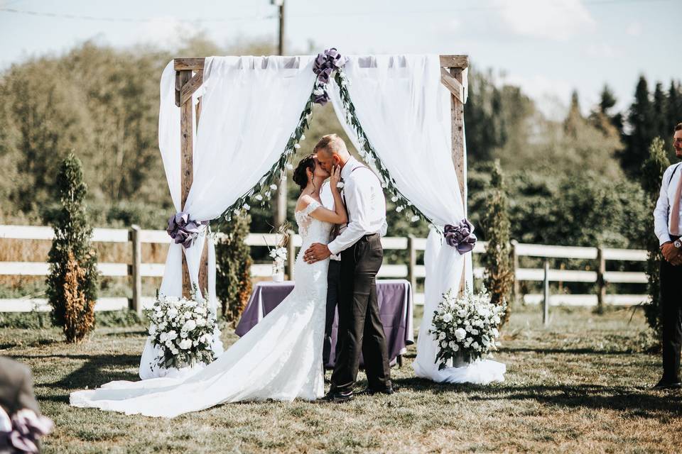 Loft Country Weddings & Carriages