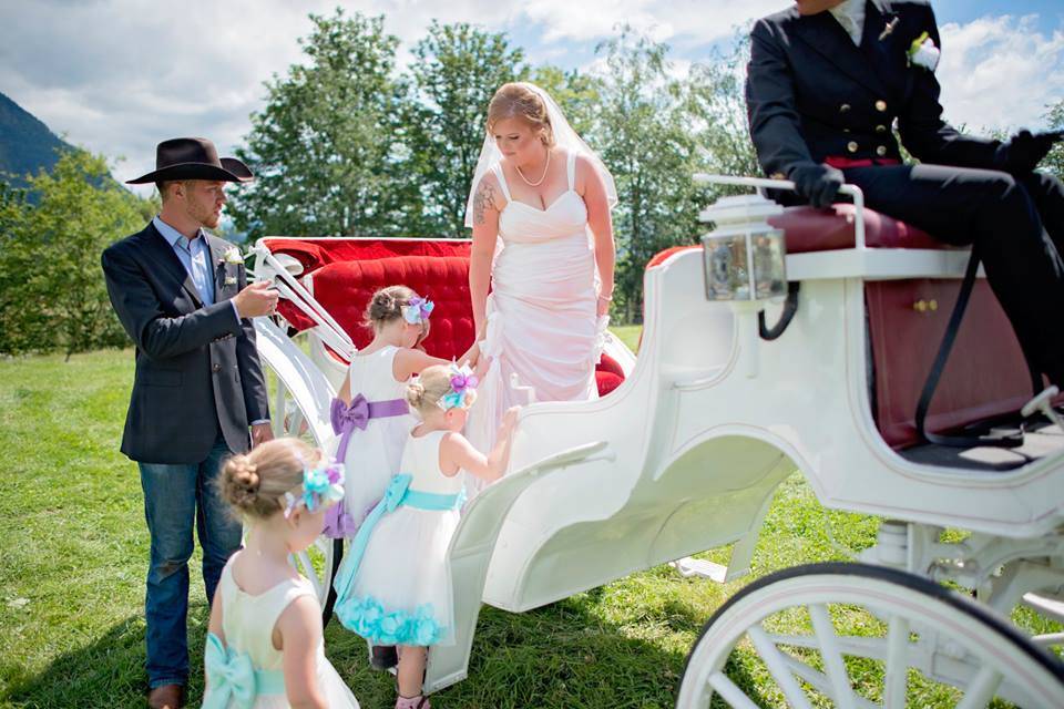 Loft Country Weddings & Carriages