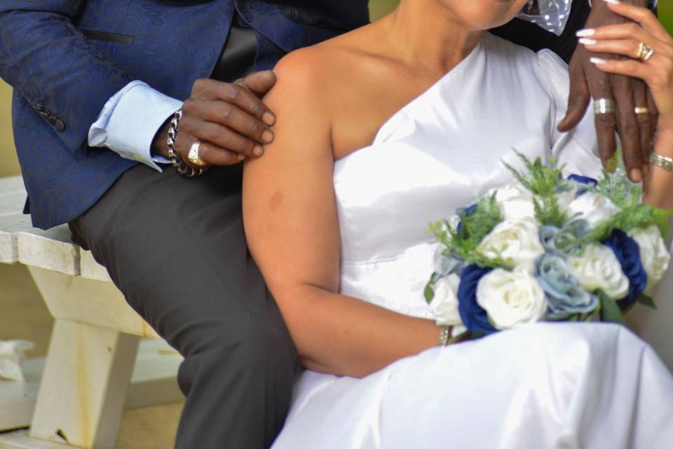 Bridal bouquet in blue shades