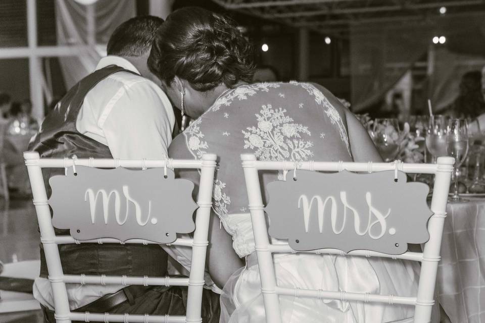 Mr & Mrs. Chair Signs