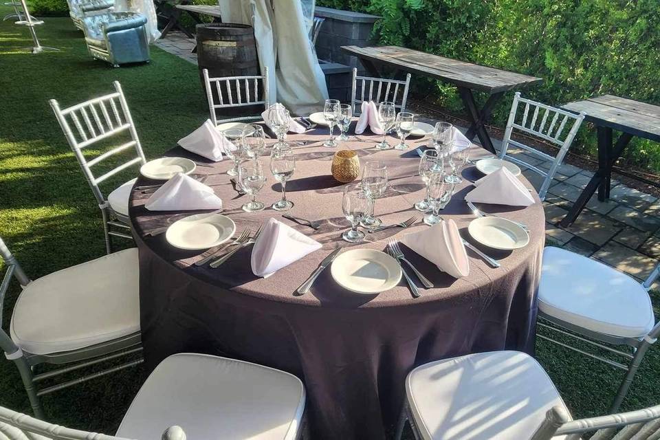Tent table setting