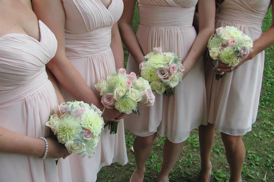 Bridesmaids bouquets