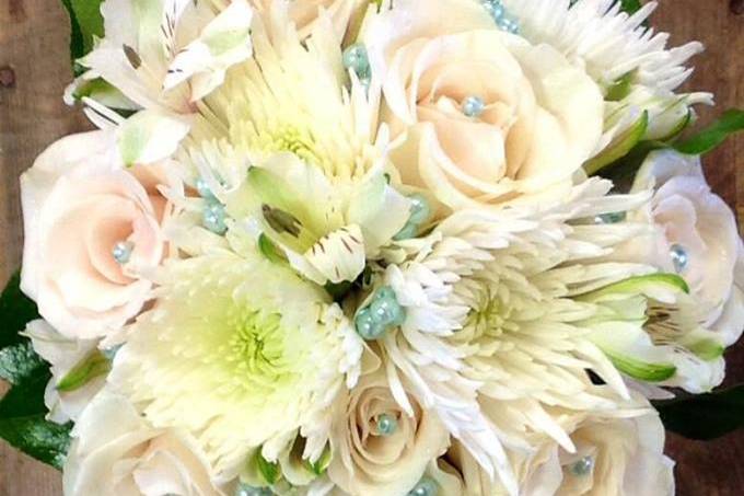 Neutral bridal bouquet