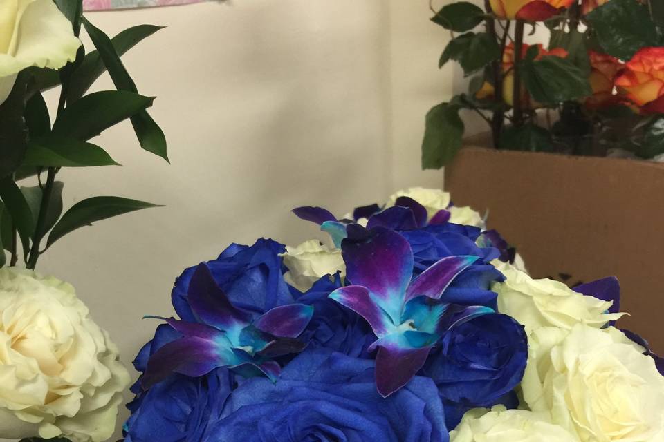 Blue and ivory roses