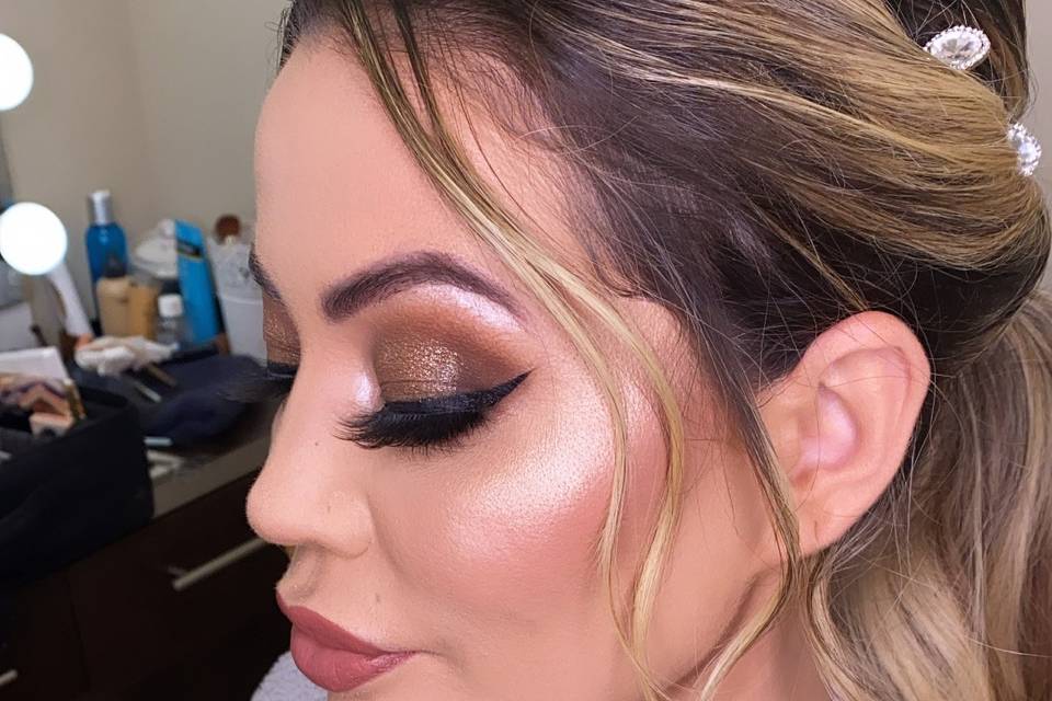 Glamorous Makeup and Ponytail