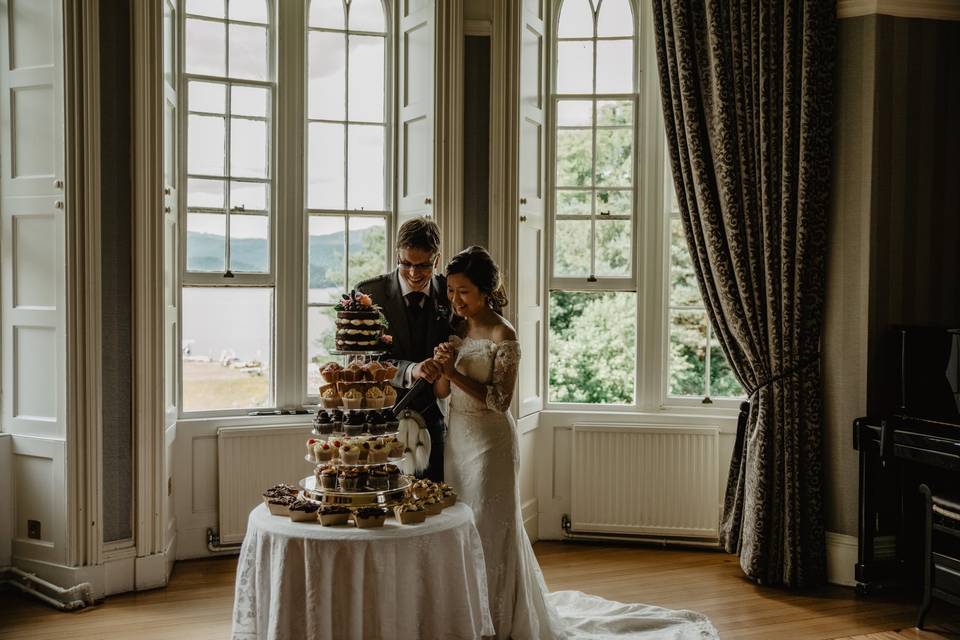 Cutting the cake