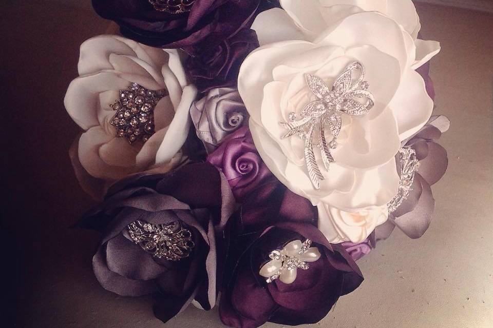 Open rose and brooch bouquet