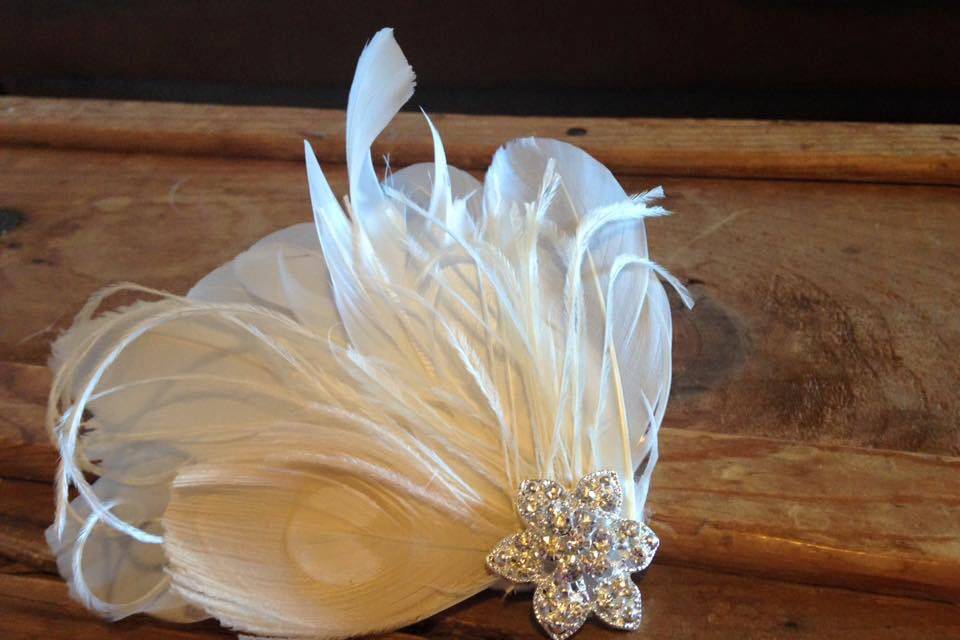 Feather & brooch hairpiece