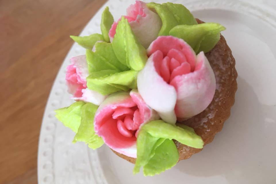 Custom Wedding Cupcakes